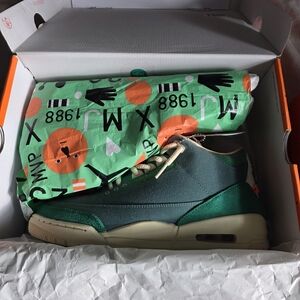 Jordan Athletic Shoes in Green and Cream